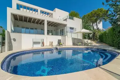 Image de Contemporary Ibiza-Style Villa, A/C, Private Pool, Sea View, 5 mins walk to the Marina, Town & Beach