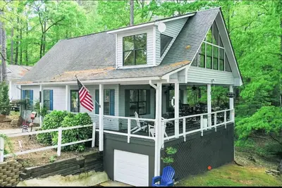 Image de Bright Aqua Yacht Harbor Pickwick Lake Lakeview Home Boat Garage Sleeps 10+