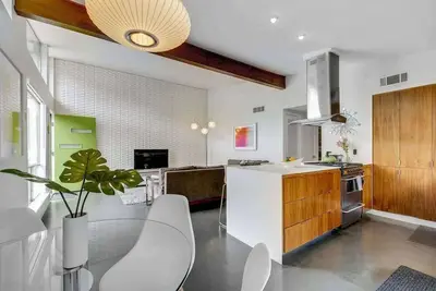 Image de The Verde | Chic SoCo Retreat + Pet Friendly