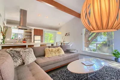 Image de Orange Crush | SoCo Mid-Century Pet Retreat