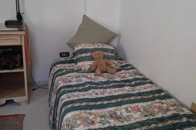 Image de Chambre privée confortable et lumineuse pour fille à Tunis