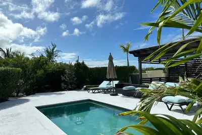 Image de Beautiful villa West with pool- 5 minutes to Gracebay beach