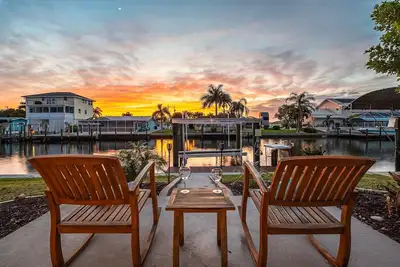 Image de Beautiful Water Views, Tropical Sunsets, Gulf Access - Villa Island Escape - Roelens Vacations
