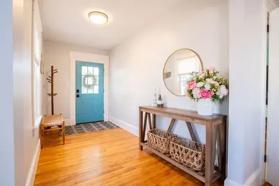 Cozy Newly Renovated 1st Floor Apt