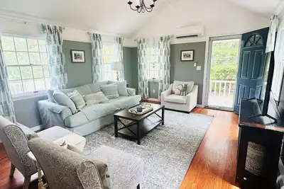 Image de Three levels of living space, A/C, close to ponds and bike path, pool table, fire pit