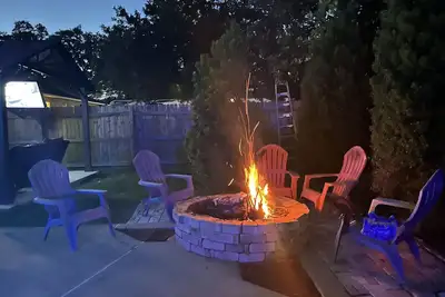 Image de Astonishing pool home near Tampa  jacuzzi hot tub