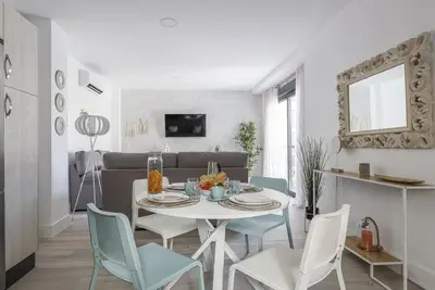 Image de Maison familiale - costumes de haute qualité -Encantos de Sevilla 2ºPL