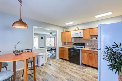 Image de Great neighborhood! 3 bed 2 full bath close to shopping, restaurants, U of I