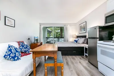 Image de Creekside - super cute ground level Studio