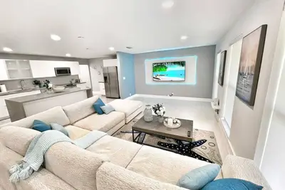 Image de My Perfect Beach House *newly remodeled *Hot tub*