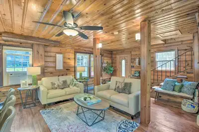 Image de Screened Porch & Grill: Waterfront Landrum Cottage