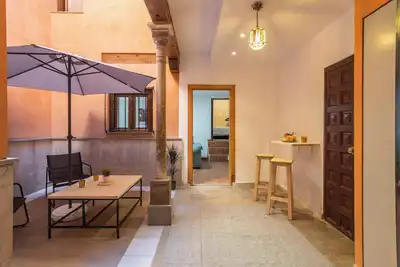 Image de \"Elvira Premium\", avec cour intérieure privée et Wi-Fi