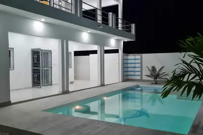Image de Magnifique villa avec piscine non loin de la plage