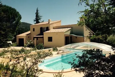 Image de Loue Maison Familiale avec piscine 3 chambres (7pers) à Lauris (provence)
