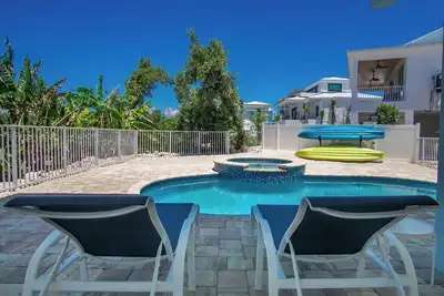 Image de Martin`s Beach House Coco Plum Dream on Avenue G 4 bedroom 3 bath with pool and jacuzzi and 30 ft of dockage