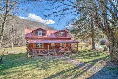 Riverside Cabin with Hot Tub and firepit pet Friendly