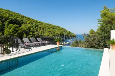 Image de Beautiful and private beach villa with infinity pool close to Hvar town