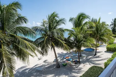 Image de Condo en Front de Mer 2 Chambres sur la Plage Privée de Spotts