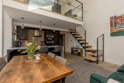 Image de Pass the Keys | Stunning 3 Bed Loft Style Apt with Free Parking
