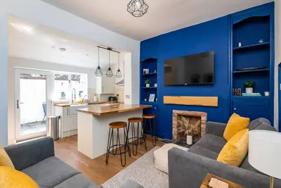 Image de 3 Hampden Street · Stylish, Central 2-Bed York Terrace with Parking | Pass the Keys