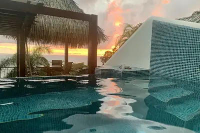 Image de Ocean View - Villa MarLeta- Infinity Plunge Pool - Two Ensuites - Walk to Beach.