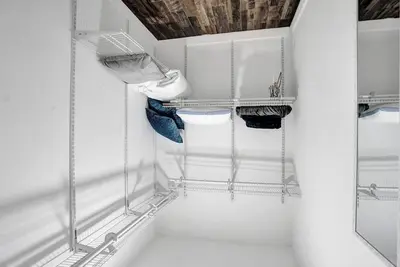 Image de Modern 5 bedroom with deck and pool