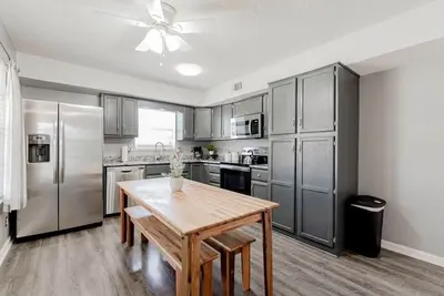 Image de 15 Mins to Columbia Airport - Win-Some At Wynnsum!