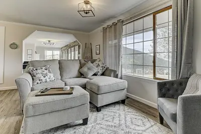 Image de Farmhouse Cabin w/Game room in a Historic Gold Mine Town w/Mountain Views