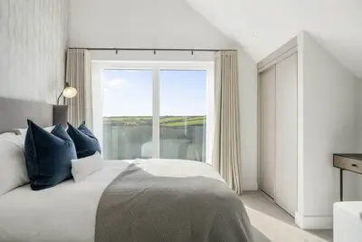 Image de Modern Home with Stunning Gannel Estuary Views
