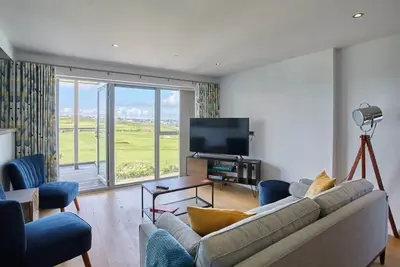 Image de Apartment, Sea Views, 5 mins Walk to Fistral