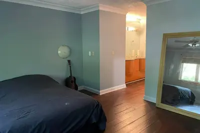 Image de Cozy family-home in the woods, 10 min to Naval Academy!