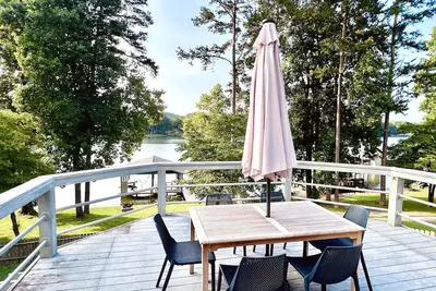 Image de Waterfront Cottage on Watts Bar Lake, View + Dock