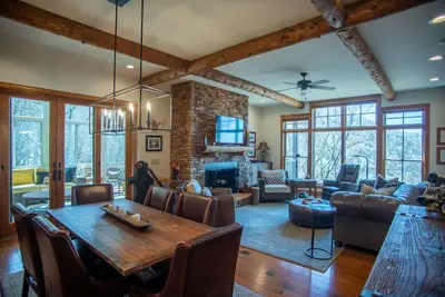 Image de Logging Horse Landing- Private Club Access