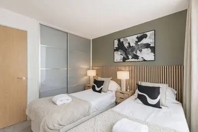 Image de Stylish Flat • City Centre • Free Parking • Smart TVs • Fast WiFi • Self-Check-In