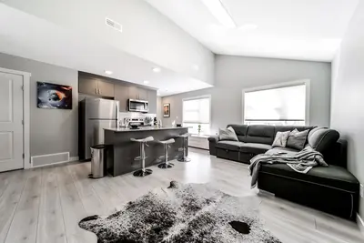 Image de ✦Stylish Townhouse✦ϟWIFI✦Garage✦Ntflx