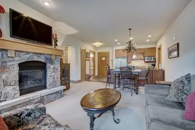 Image de Luxurious 1 Br in River Run Village with Ski in ski out by RedAwning