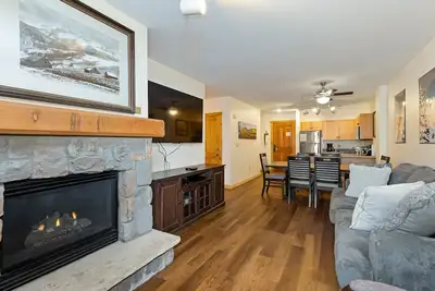 Image de Slope Views in Heart of River Run, Walk to Gondola, Shared Pool & Hot Tub