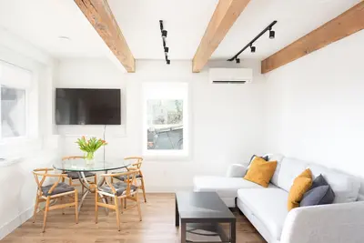 Image de Romantic modern condo by the lake