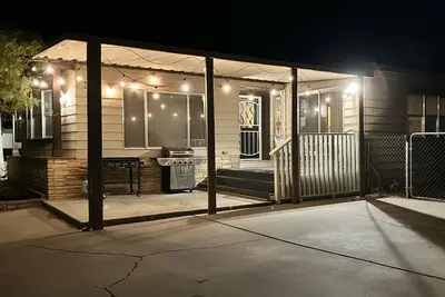 Image de 1970'S Themed 2600 Feet From The River