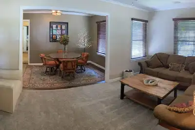 Image de Entire Home -  Riverside/Brookside Comfortable