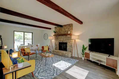 Image de Large 4br house w/ a Downstairs Bedroom! Fenced Yard+Dog friendly+Wfh