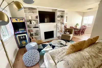 Image de Downtown on Dominga! Steps to anywhere in Fairfax