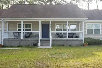 Image de Pet Friendly 3-Bedroom Fenced Yard Minutes to Oib