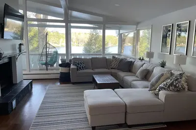 Image de Spectacular lake house with private dock, beach area & gorgeous views