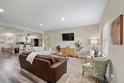 Image de Central & Stylish Home w/ Games | 8 Mins to DownTown