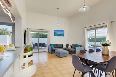 Image de Luxury modern villa situated on Salinas Golf Course