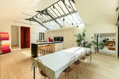 Image de Maison ensoleillée avec jardin dans le 16 arron.