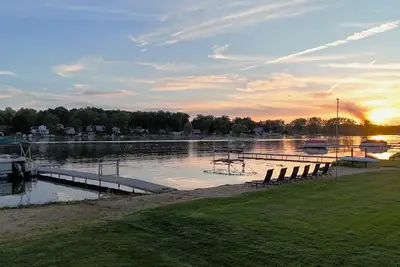 Image de Lakehouse Getaway - Grand Rapids Area - Murray Lake - Sandy Beach, Dock, Hot Tub