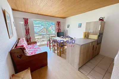 Image de 2 pièces - 6 couchages - centre village - Parking