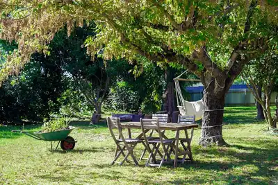 Image de Peaceful Orange Retreat in Town with Idyllic Green Garden